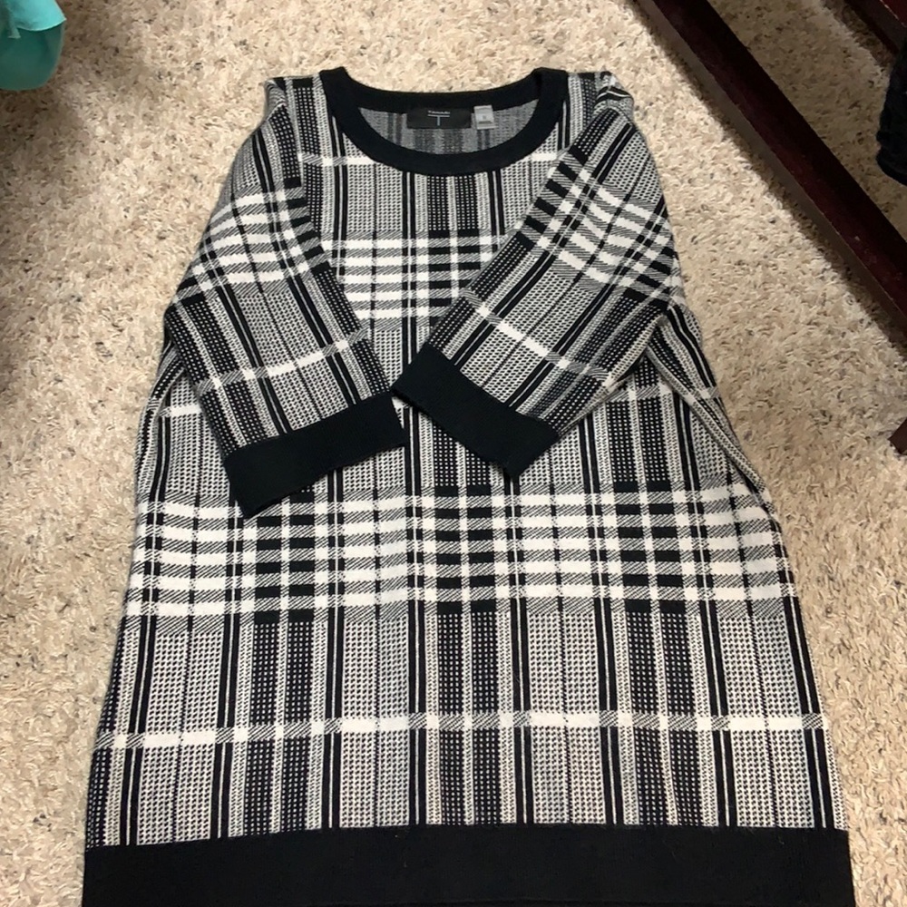 Tahari black and white Sweater